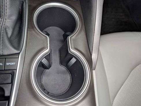 Used 2021 Toyota Camry XLE image 28