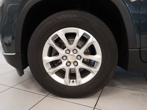 Used 2020 Chevrolet Traverse LT w/ Driver Confidence II Package AWD/4WD image 16
