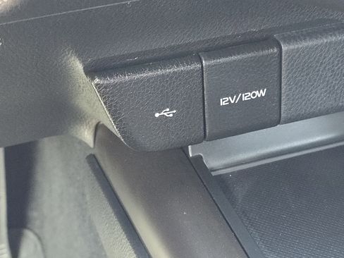 Used 2024 Toyota Camry SE image 6