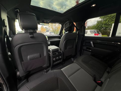 Used 2023 Land Rover Defender 110 image 50