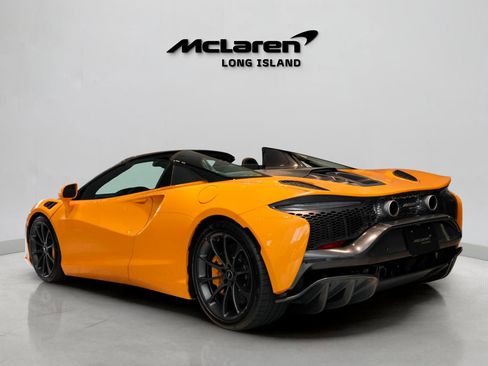Used 2026 McLaren Artura Spider RWD image 5