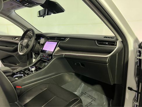 Used 2023 Jeep Grand Cherokee L Limited w/ Luxury Tech Group II AWD/4WD image 32