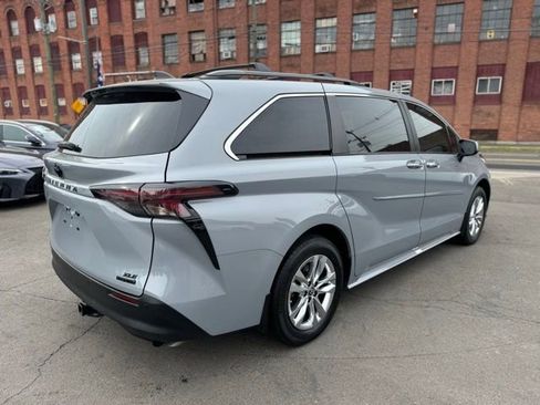 Used 2023 Toyota Sienna XLE Woodland Edition AWD/4WD image 5