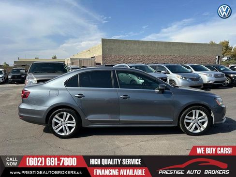Used 2017 Volkswagen Jetta SEL FWD image 5