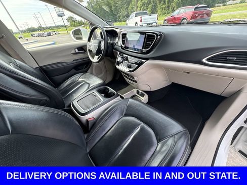 Used 2022 Chrysler Pacifica Touring-L FWD image 27
