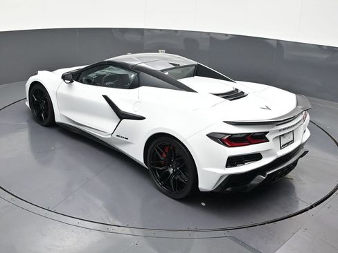 Used 2025 Chevrolet Corvette Z06 RWD image 17