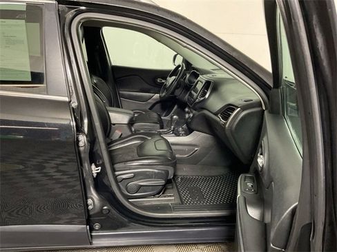 Used 2020 Jeep Cherokee Latitude Plus w/ Cold Weather Group image 33