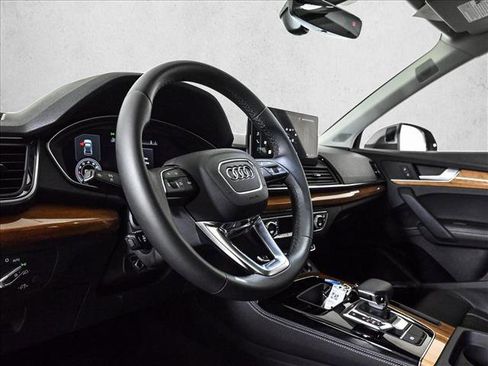 Used 2023 Audi Q5 2.0T Premium Plus w/ Premium Plus Package AWD/4WD image 10