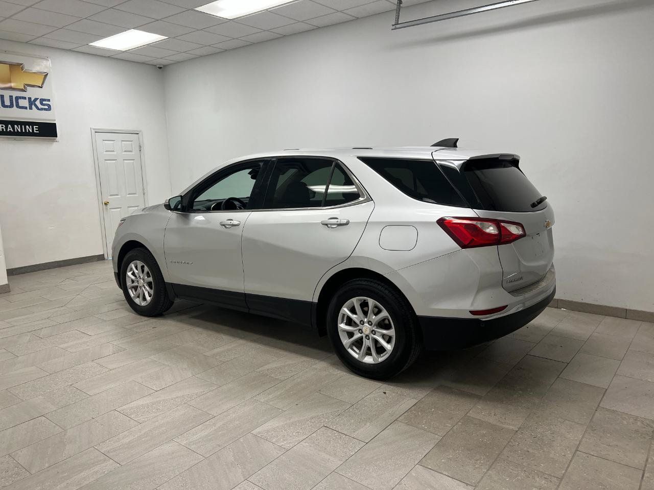 Used 2018 Chevrolet Equinox LT FWD image 13