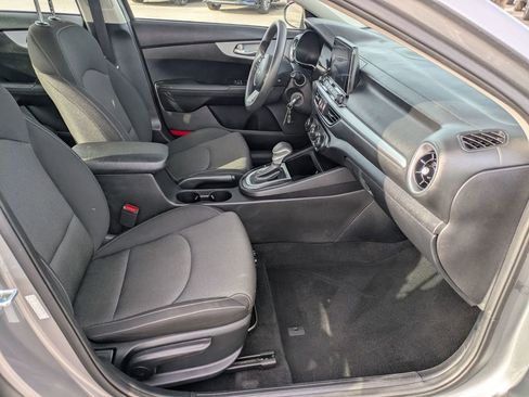 Used 2024 Kia Forte LXS FWD image 25