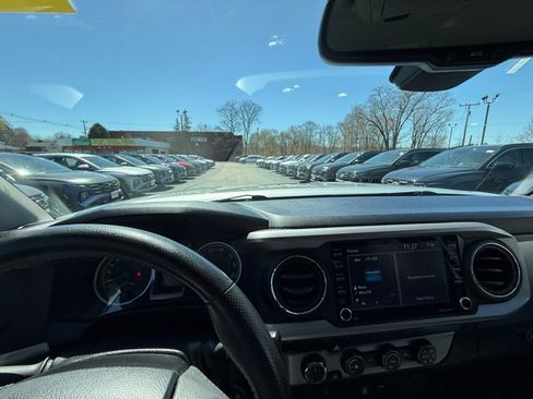 Used 2020 Toyota Tacoma SR5 AWD/4WD image 31