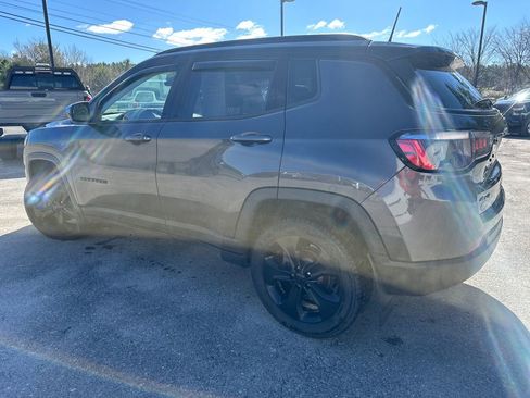 Used 2021 Jeep Compass Latitude AWD/4WD image 3