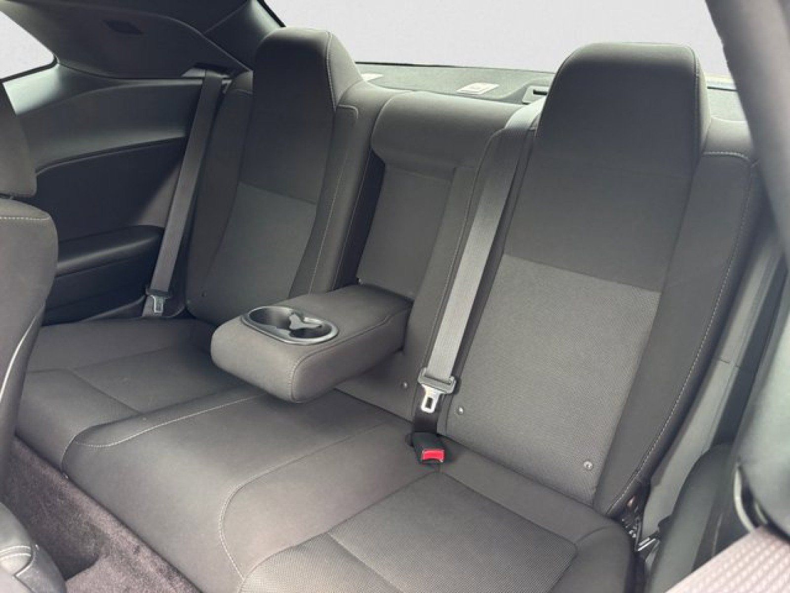 Used 2016 Dodge Challenger R/T RWD image 19