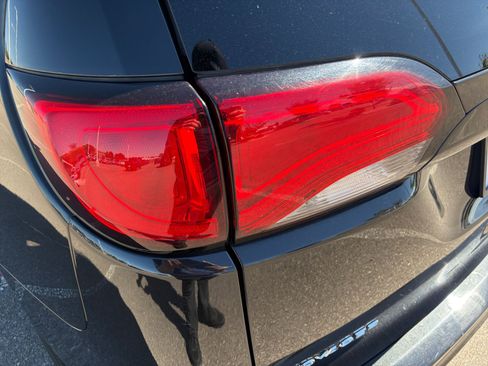 Used 2022 Chrysler Voyager LX FWD image 27