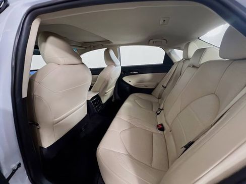 Used 2020 Toyota Avalon Limited image 23