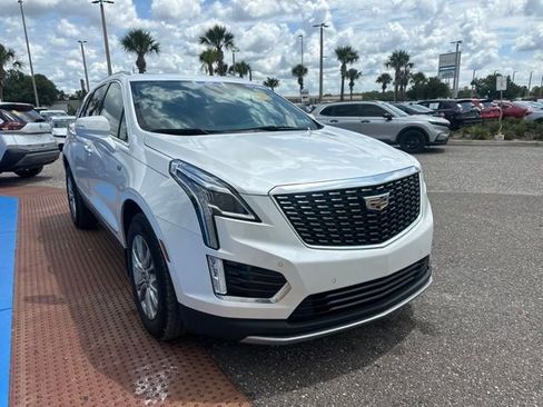 Used 2020 Cadillac XT5 Premium Luxury AWD/4WD image 2