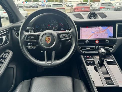 Used 2023 Porsche Macan AWD/4WD image 22