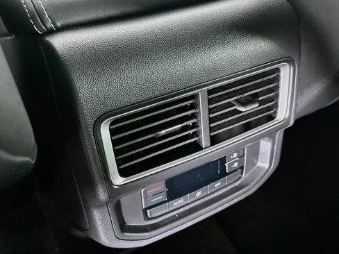 Used 2025 Volkswagen Atlas SE FWD image 27
