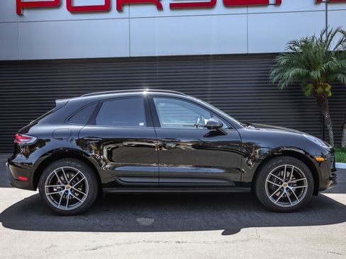 Certified 2026 Porsche Macan AWD/4WD image 9