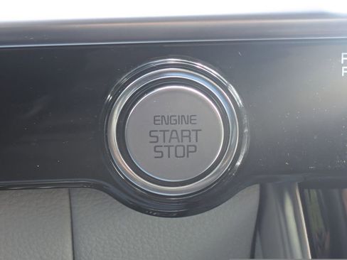 Used 2024 Kia Carnival SX Prestige FWD image 32