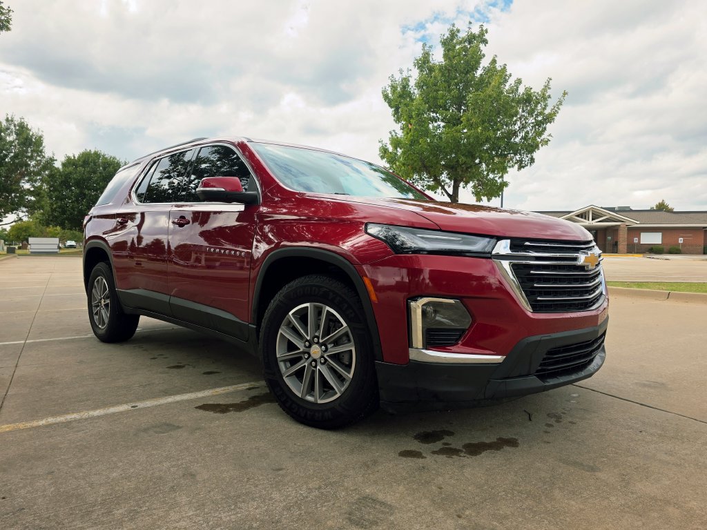 Used 2023 Chevrolet Traverse LT FWD image 9