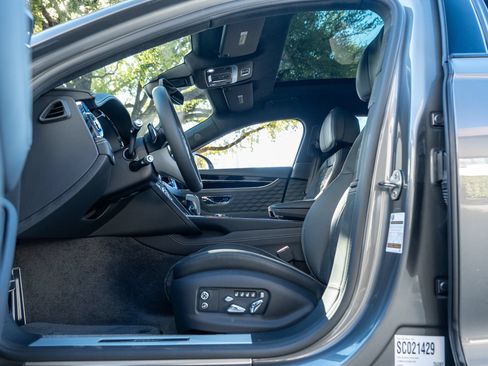 Used 2025 Bentley Flying Spur Plug-In Hybrid AWD/4WD image 20