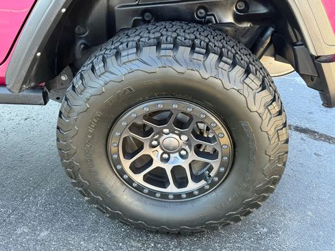 Used 2022 Jeep Wrangler Unlimited Rubicon w/ Xtreme Recon 35" Tire Package image 12