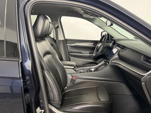Used 2023 Jeep Grand Cherokee Limited RWD image 32