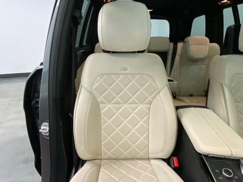 Used 2018 Mercedes-Benz GLS 550 4MATIC image 23