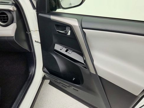 Used 2018 Toyota RAV4 Limited image 27