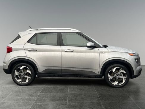 Certified 2025 Hyundai Venue SEL image 8