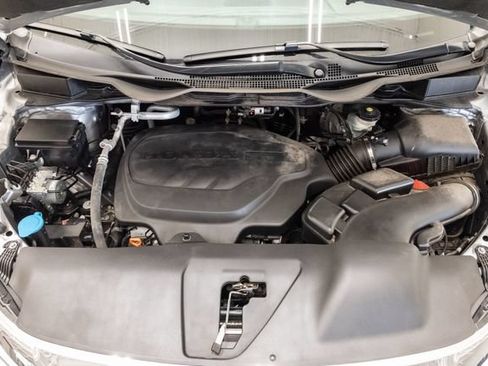 Used 2024 Honda Odyssey Touring image 3