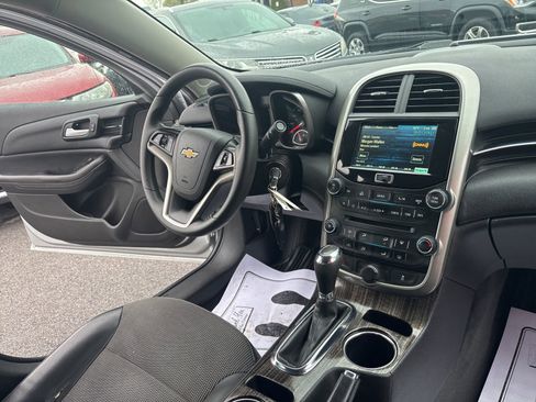 Used 2016 Chevrolet Malibu LT image 19