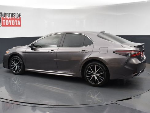 Used 2024 Toyota Camry SE image 2