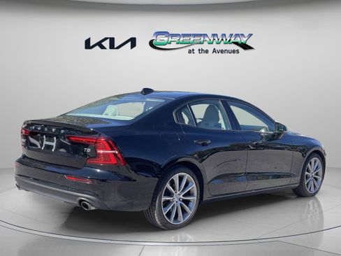 Used 2021 Volvo S60 T5 Momentum w/ Protection Package Premier image 4