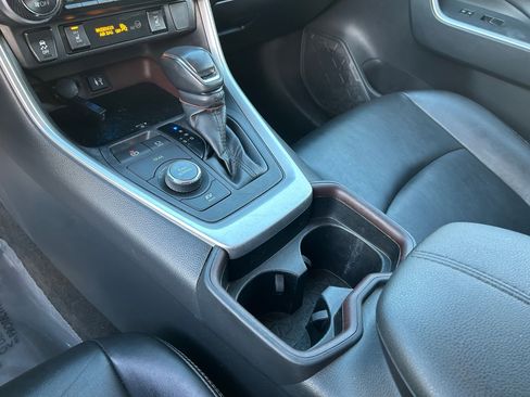 Used 2019 Toyota RAV4 Limited image 18