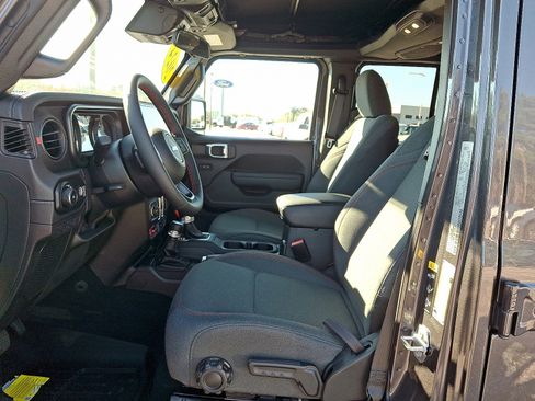 Used 2024 Jeep Wrangler Unlimited Rubicon w/ Safety Group image 13