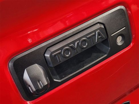 Used 2016 Toyota Tacoma SR image 12