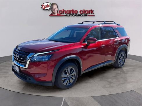 Used 2023 Nissan Pathfinder SV image 1