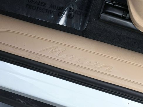 Certified 2025 Porsche Macan AWD/4WD image 25
