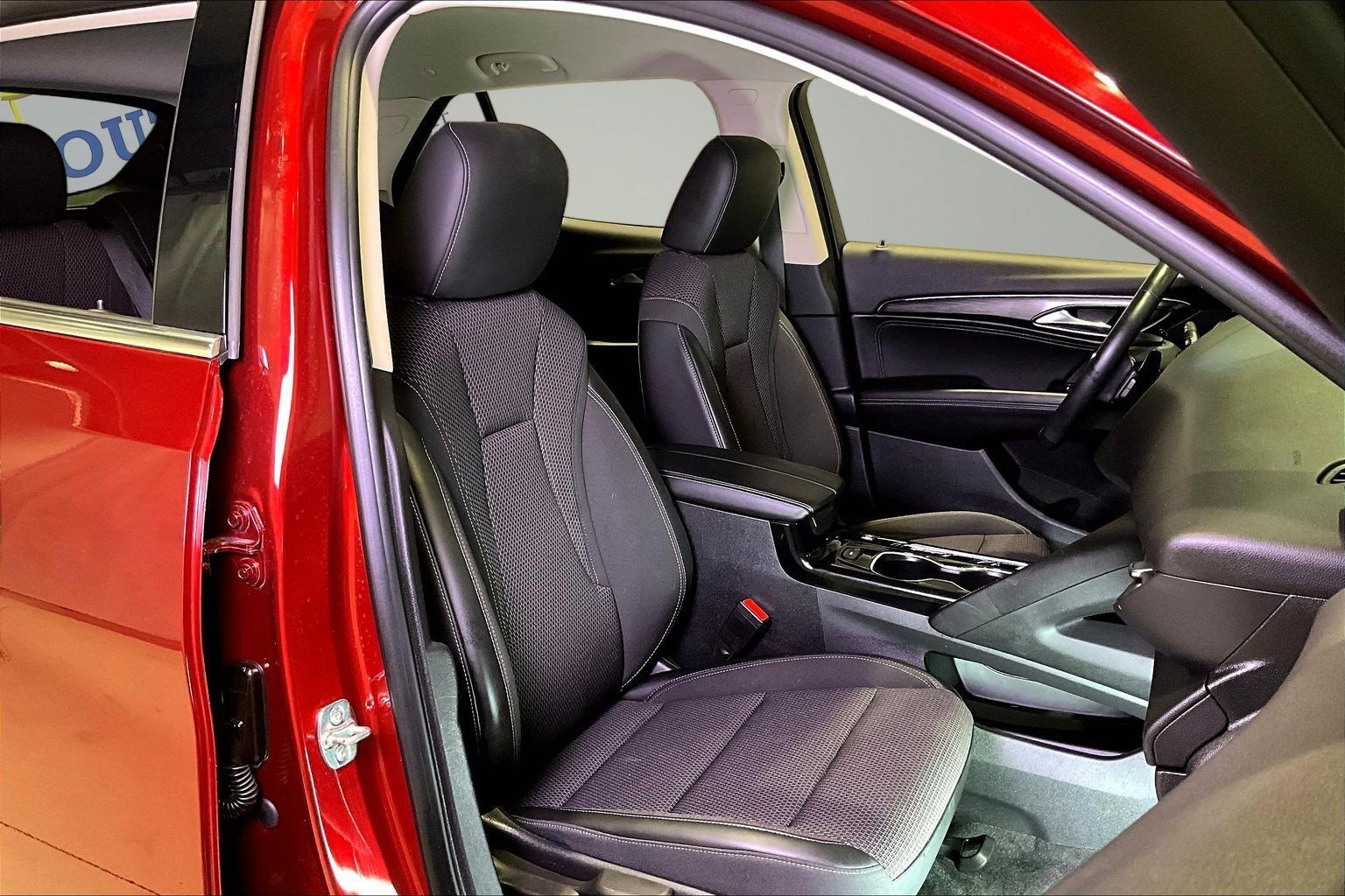 Used 2023 Buick Envision Preferred AWD/4WD image 28