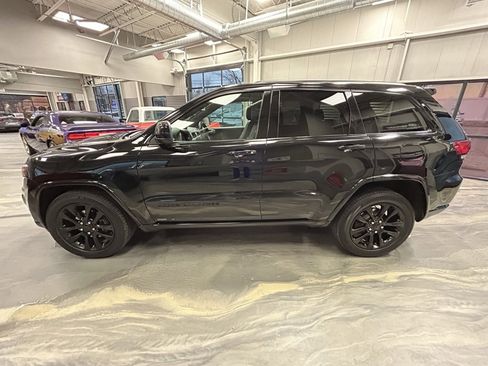 Used 2018 Jeep Grand Cherokee Altitude image 34