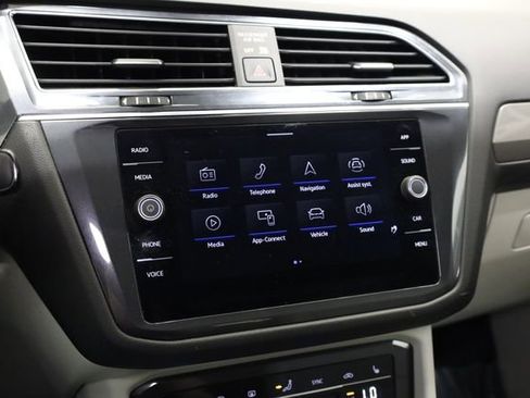 Used 2023 Volkswagen Tiguan SE FWD image 21