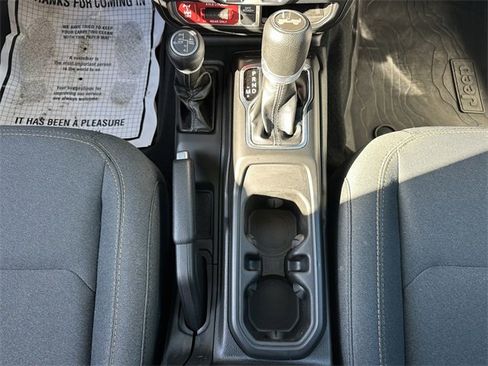 Used 2024 Jeep Wrangler Unlimited image 18