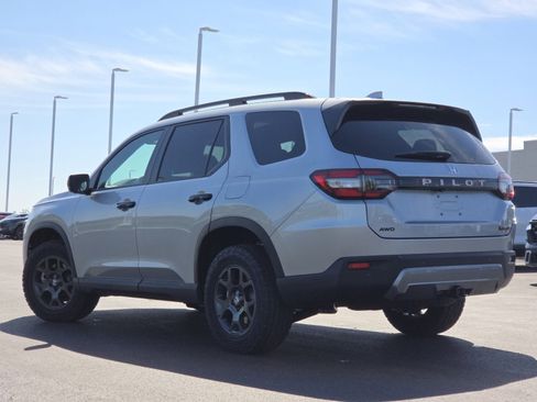 New 2026 Honda Pilot TrailSport image 17