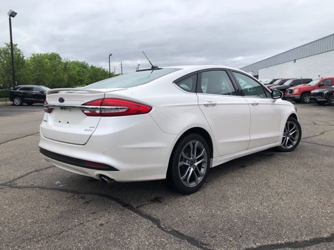 Used 2017 Ford Fusion SE w/ Equipment Group 201A FWD image 3