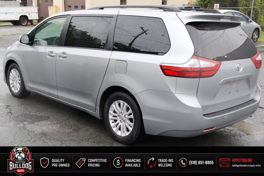 Used 2016 Toyota Sienna XLE FWD image 3