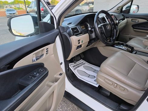 Used 2018 Honda Pilot Touring image 14