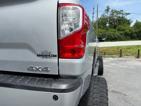 Used 2017 Nissan Titan SL image 8