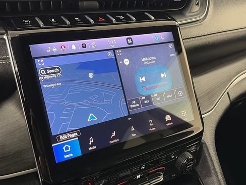 Used 2023 Jeep Grand Cherokee L Limited image 19